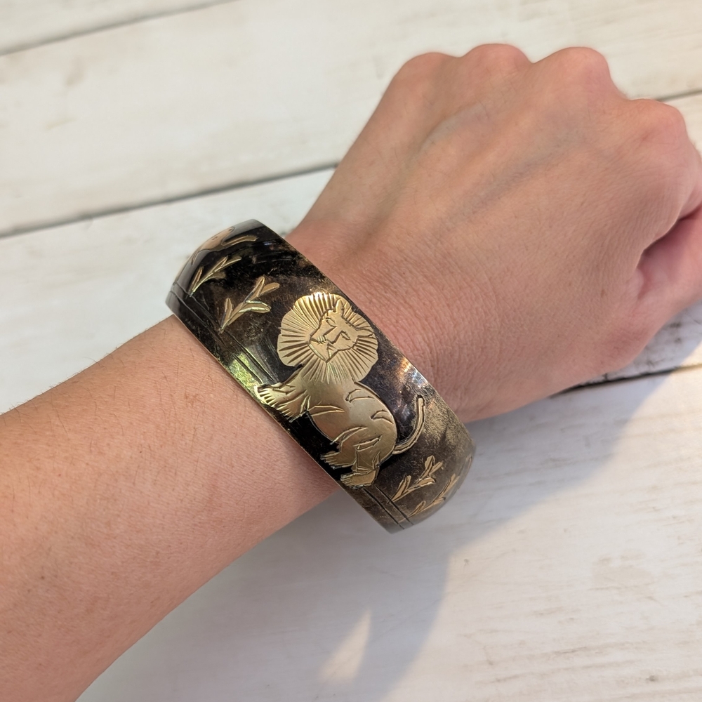 Vintage LARGE 2.75" Etched Brass Safari Bangle Bracelet Elephant Lion India 2.12